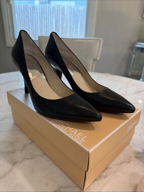 Michael Kors Black Leather Pumps with silver detail logo